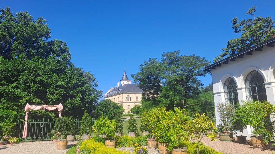 Oranžerie je od zámku vzdálená jen pár desítek metrů
