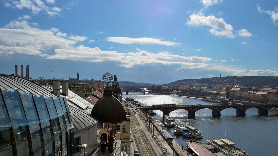 Z vyhlídky se můžete zadívat do Podolí a ke Zbraslavi