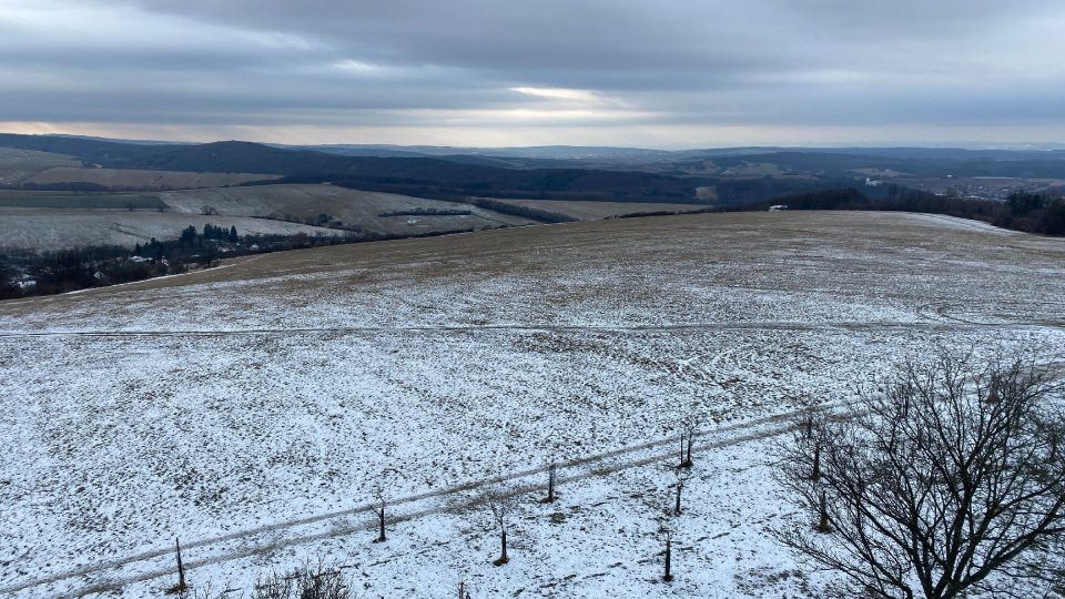 K rozhledně Na Skalce jdete sice jen asi dva kilometry, ale trvat vám to může klidně i půl dne