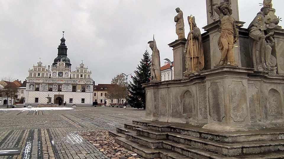 Radnice a morový sloup