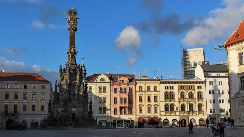 Sloup Nejsvětější Trojice v Olomouci je vysoký 32 metrů