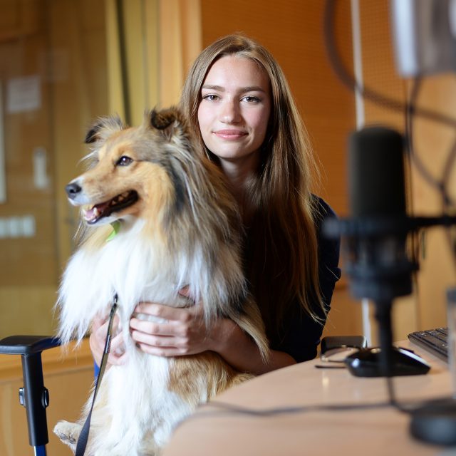 Kristýna Lakomá se svým psem Jayem | foto: Jan Ptáček,  Český rozhlas