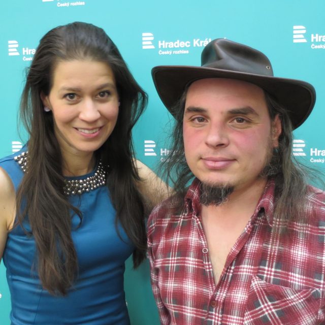 Matěj Ptaszek ve studiu Českého rozhlasu Hradec Králové spolu s Pavlou Kindernayovou | foto: Milan Baják,  Český rozhlas