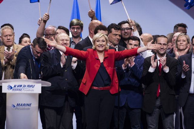 Marine Le Penová zosobňuje už odedávna krajní pravici | foto: Kamil Zihnioglu,  ČTK
