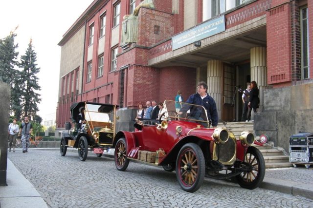 Pozvánka na 17. Královéhradeckou veterán rallye 2017 | foto: Veterán Car Club Hradec Králové