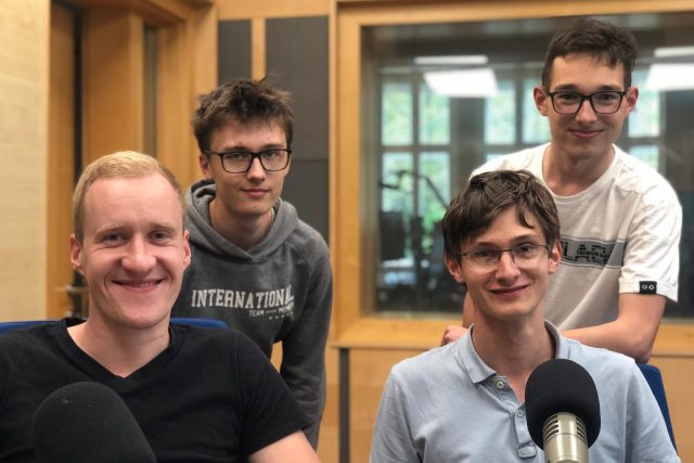  (zleva) Pedagog František Ferenz a studenti Jan Elšík,  Adam Hlásný a David Malík ze SPŠ Zlín | foto: Růžena Vorlová,  Český rozhlas
