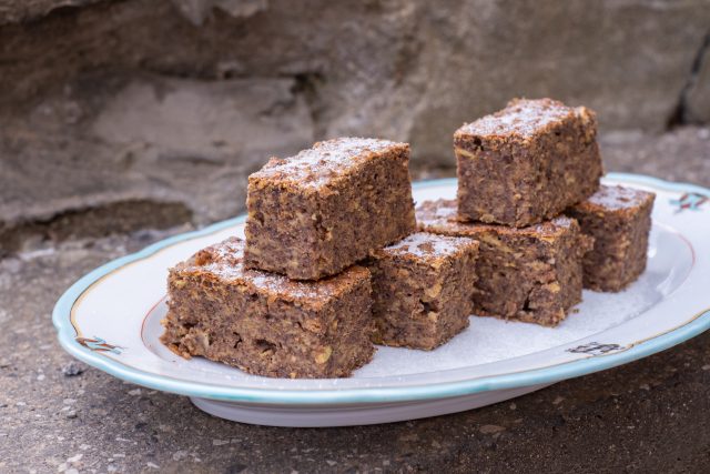 Perníkový jabskořmák od Aloise Hudečka pochází z minulého století. Vyniká i chutí jablek