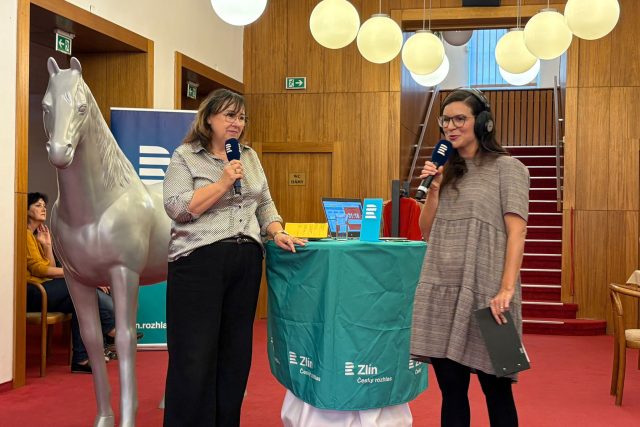 Vysílání Českého rozhlasu Zlín ze Slováckého divadla v Uherském Hradišti,  Markéta Macháčková a ředitelka divadla Libuše Habartová | foto: Marek Dolina,  Český rozhlas