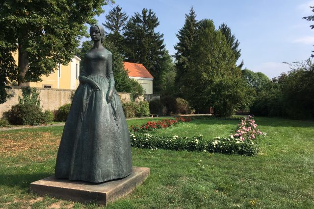 Pomník Boženy Němcové v České Skalici | foto: Romana Joudalová,  Český rozhlas